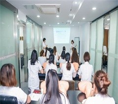 南京BLINGLADY皮肤管理培训学院轮播1