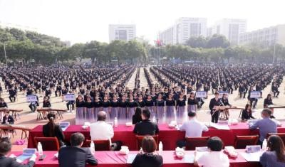 深圳市奋达职业技术学校轮播3