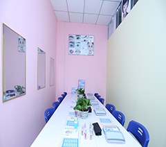 深圳薇纱蓓卡美容美甲美睫化妆纹绣培训中心轮播2