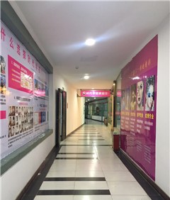 深圳时代美容培训学校轮播5