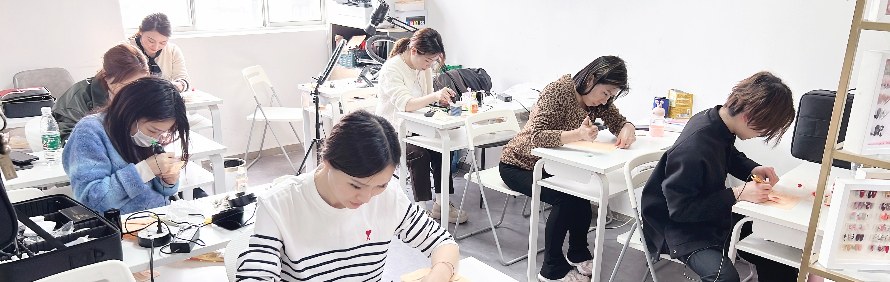 上海领尖国际美学培训中心轮播3