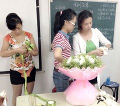 武汉海艺花卉艺术(婚庆)职业学校轮播2