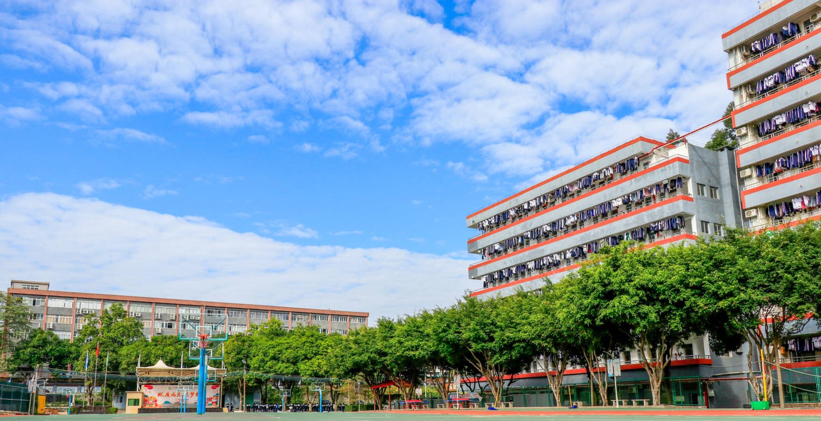 广州市高新医药与食品技工学校环境