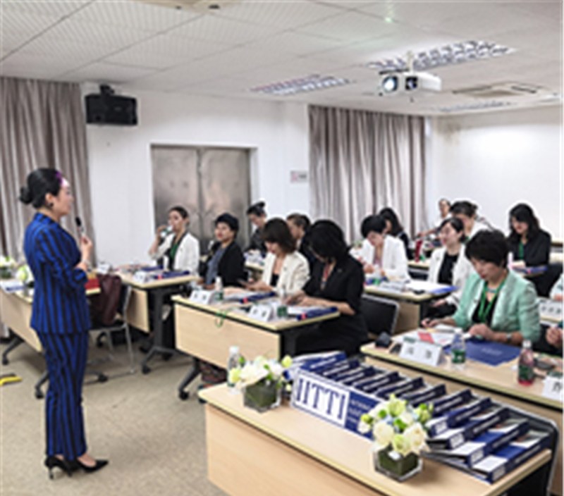 广州嘉人形象管理学院轮播5