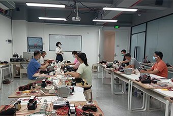 广西南宁逸兴家政培训学校轮播5