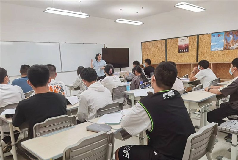 郑州精勤文化课学院轮播4