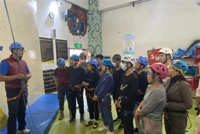 苏州刘常忠攀岩学校轮播3
