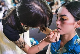金善国际美妆学校轮播4