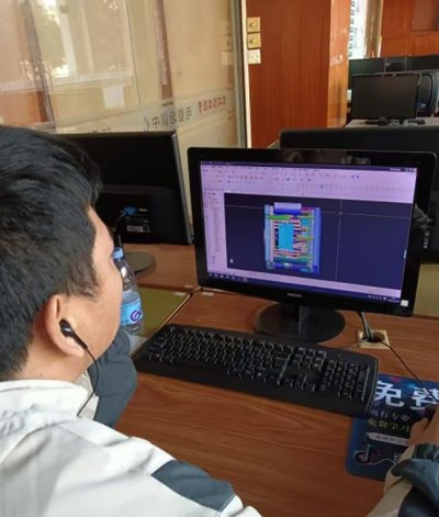 东莞众英模具培训学校轮播3