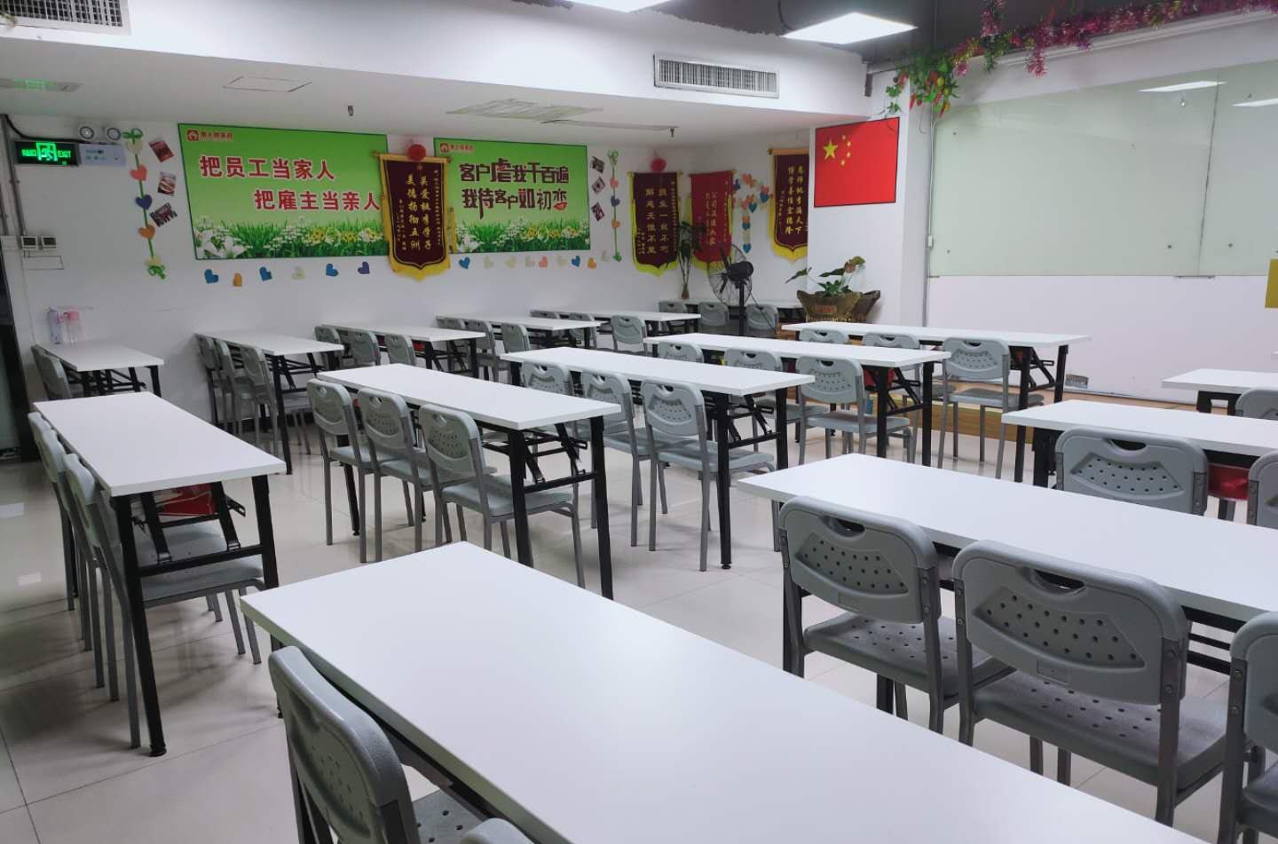 广州傻大姐家政服务培训学校轮播5
