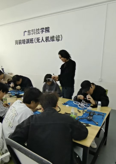 东莞千翼无人机维修培训中心轮播5