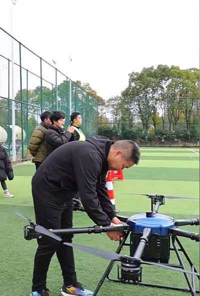 恰嘎无人机培训学校轮播5