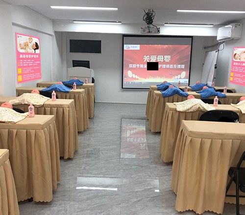广州百家邦家政服务培训学校轮播4