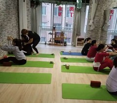 南昌丙丁瑜伽培训学院轮播2