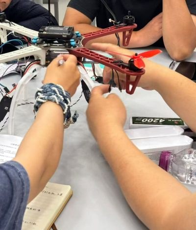 成都极炽联空无人机培训基地轮播5