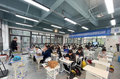 重庆酷基攀岩培训学校轮播4