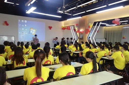 深圳天美家政培训学校轮播4