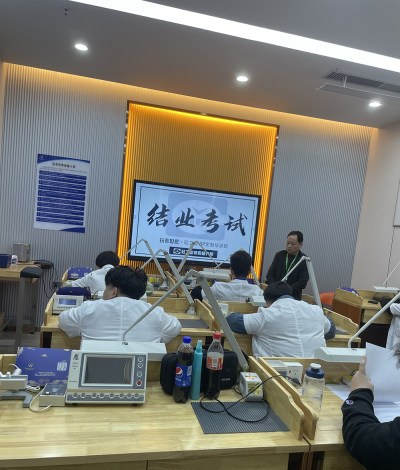 广东玩表世家钟表维修鉴定培训中心轮播4