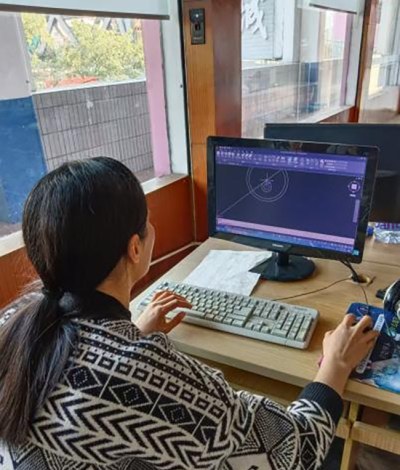 东莞众英模具培训学校轮播4