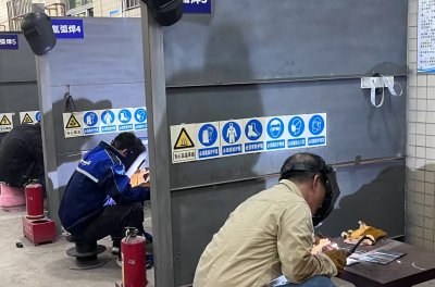 东莞市宏达职业技术学校轮播3