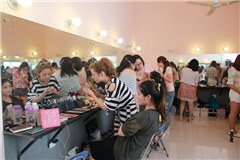 杭州姗姗化妆培训学校轮播3