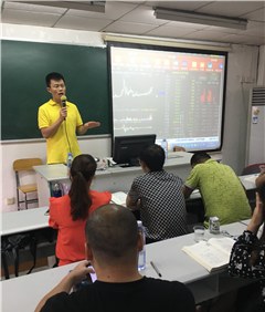 新青年教育培训中心轮播1