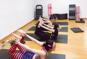 深圳洁灵瑜伽培训学院轮播3