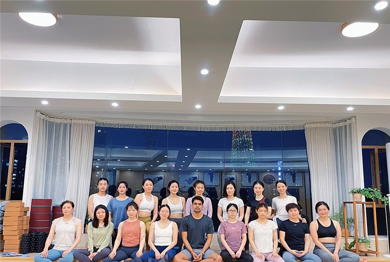 Light徕韵动瑜伽普拉提培训学院