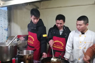 成都蜀味缘餐饮技能培训中心轮播3