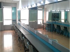 集红堂彩妆培训学校轮播3