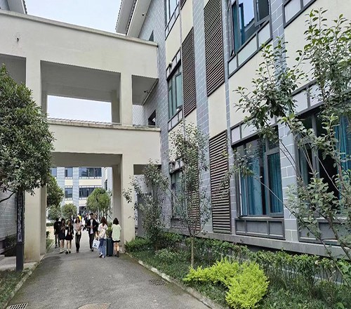 成都天翼高级中学相册1