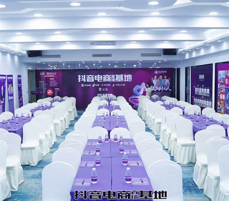 义乌乐创蜂巢传媒培训学校轮播5