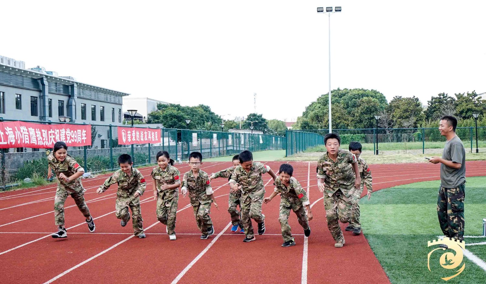 上海小猎鹰青少年军事夏令营轮播4