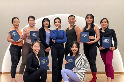 南京柒玥瑜伽连锁学校轮播3