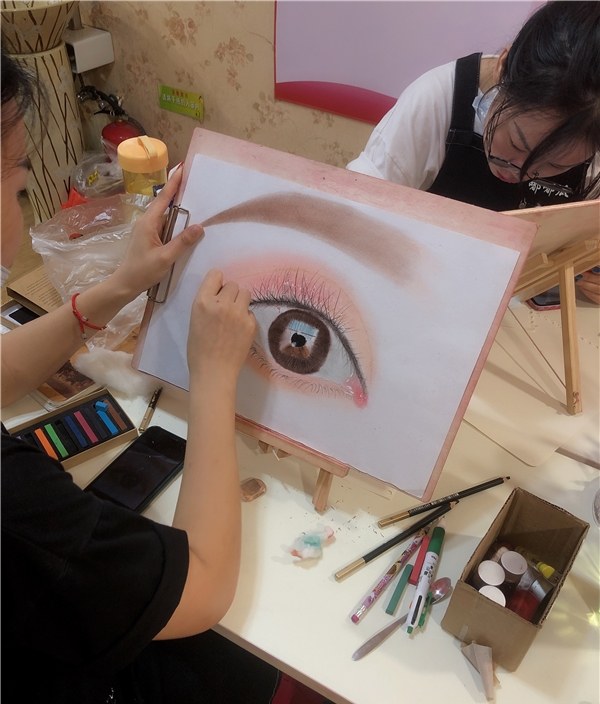 珠海眉眼唇纹绣彩妆素描培训课程