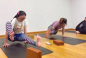 深圳洁灵瑜伽培训学院轮播4