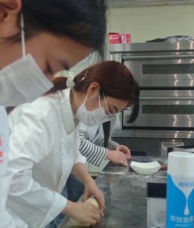 北京欧米熊西点培训学校轮播3