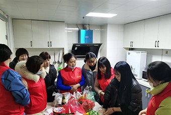 南京乐月母婴家政培训学校轮播4