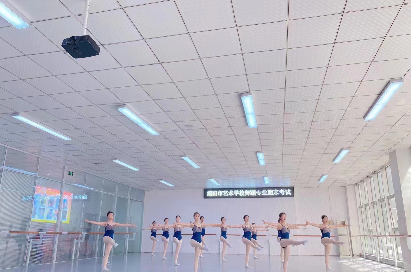 成都巅峰舞蹈学校轮播4