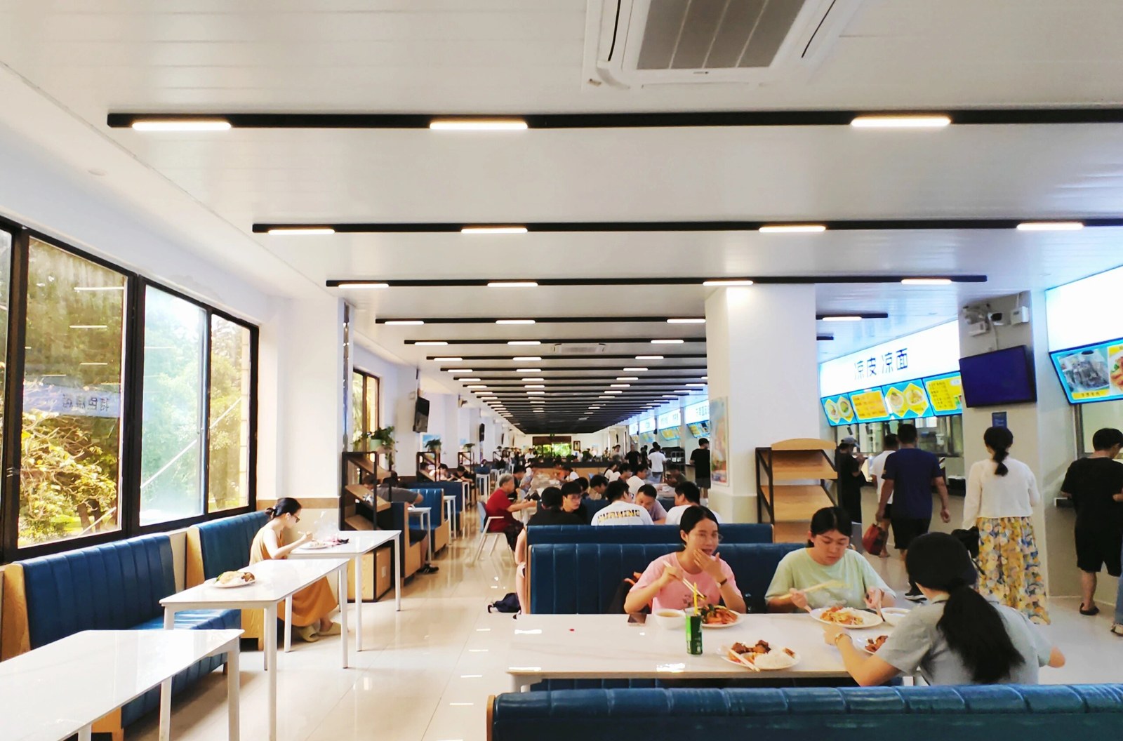 华师科教港澳台侨联考基地轮播4