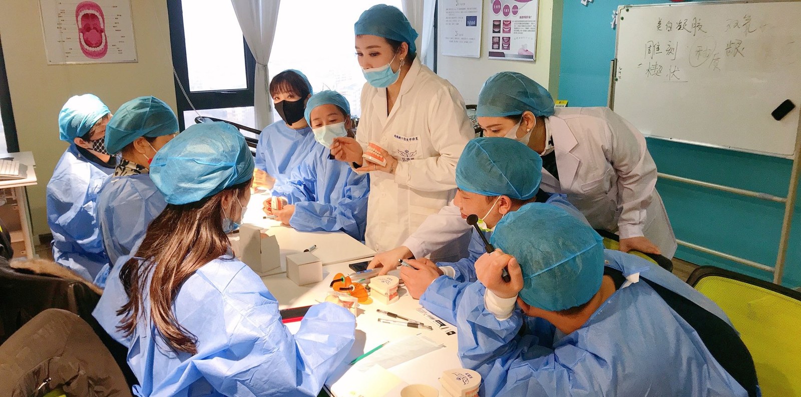 娅婰娜口腔美学培训商学院轮播2