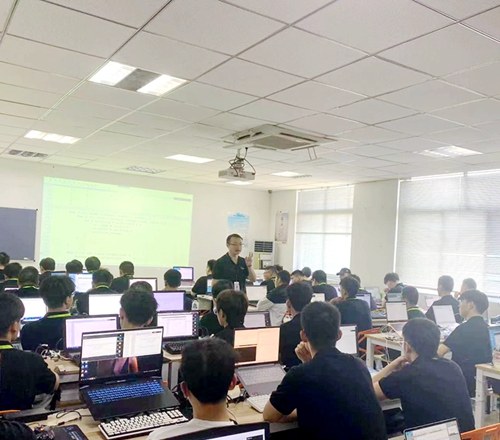 北大青鸟中博软件学校相册2