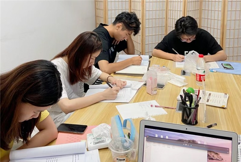新未来留学轮播5