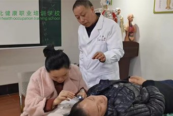 湖北健康职业培训学校轮播5