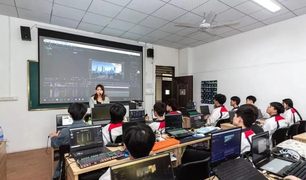 福建省鸿源技术学校轮播3