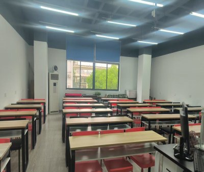 上海宏星职业培训学校轮播5