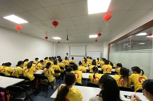 深圳天美家政培训学校轮播3