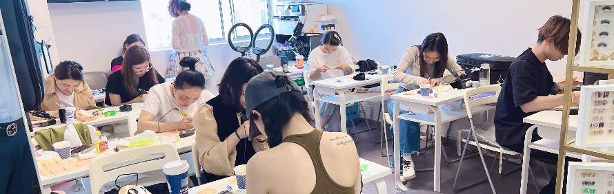 上海领尖国际美学培训中心轮播2