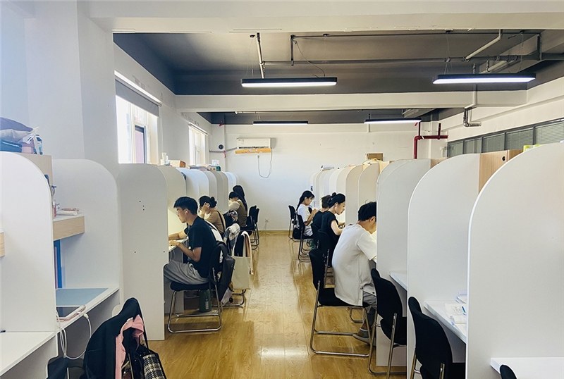 济南研小研寄宿考研基地轮播4