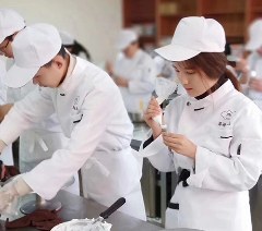 郑州华焙西点培训学校轮播3